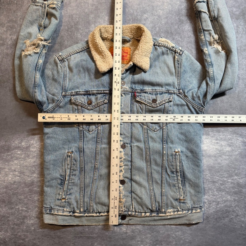 Levi's Mens Sherpa Lined Distressed Denim Trucker Jacket Light Wash Blue Size M - Picture 4 of 4